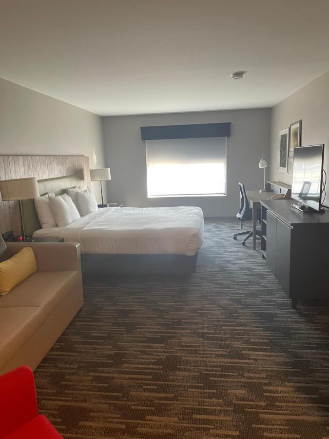 Country & By Radisson, Madison, Wi